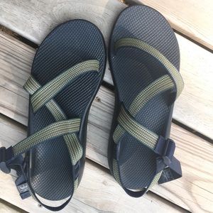 Chacos!
